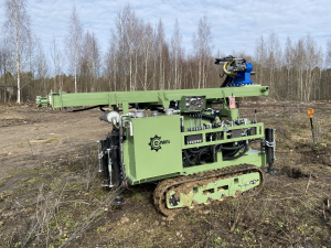 Дизельная самоходная буровая установка на гусеничном ходу