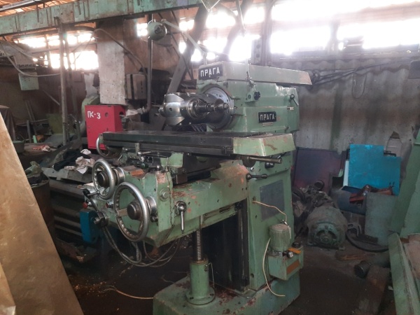 Универсально – фрезерный станок Прага 221