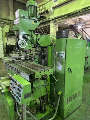 Широкоуниверсальный Консольно-фрезерный станок ОРША-Ф32Ш