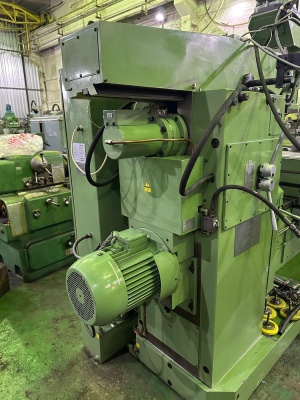 Широкоуниверсальный Консольно-фрезерный станок ОРША-Ф32Ш