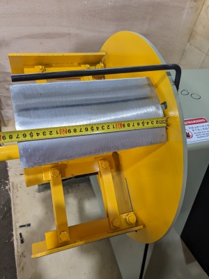 Электрический консольный разматыватель рулонного металла