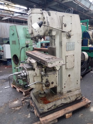 Вертикально-фрезерный станок 6Р11