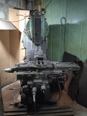 вертикально-фрезерный станок 6Р12