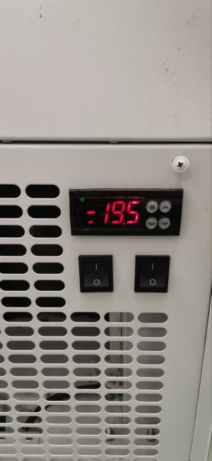 витрина для мороженого Carboma IC72 SL 1,3-1