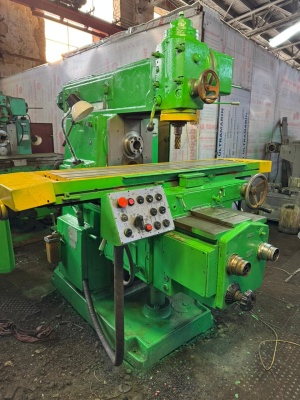 широкоуниверсальный фрезерный станок 6Т83Ш