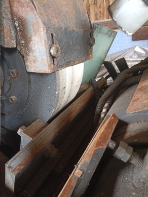 Бесцентровошлифовальный станок 3М185