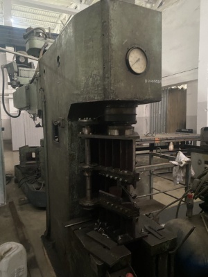 Вертикальный гидравлический пресс П6326