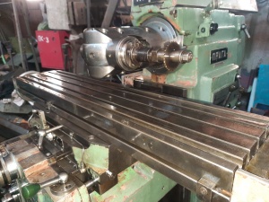 Универсально – фрезерный станок Прага 221