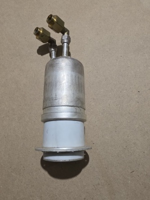 Металлокерамический триод с водяным охлаждением