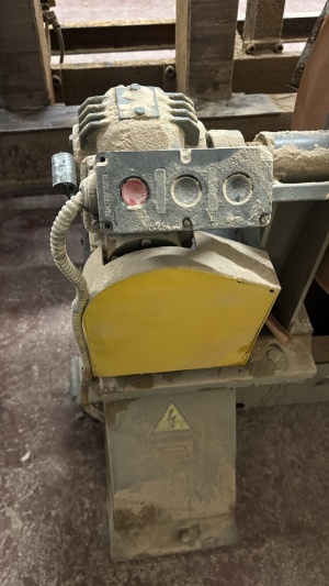 Станок для резки рулонных материалов (бобинорезка)