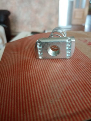 Очень дешево ДКС CM161000 Гайка М10х40, с удлиненной пружиной, для подвешивания профиля, оцинкованная сталь