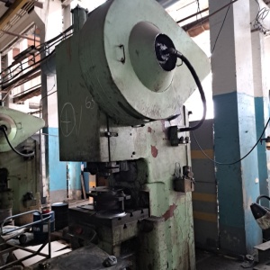 Продаётся кривошипный пресс с передвижным столом КД1428В в рабочем состоянии