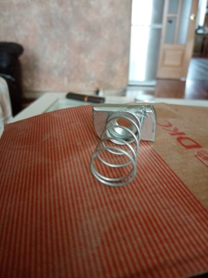 Очень дешево ДКС CM161000 Гайка М10х40, с удлиненной пружиной, для подвешивания профиля, оцинкованная сталь