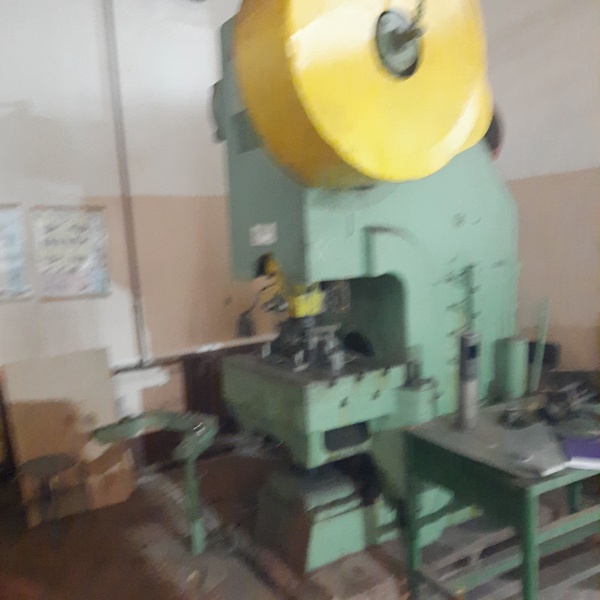 Продаём однокривошипный пресс с передвижным столом К1430 (100 тн усилия)