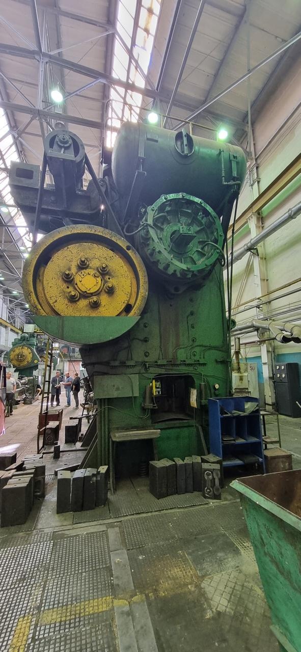 Продаётся пресс кривошипный горячештамповальный К8544 (250 тн усилия)