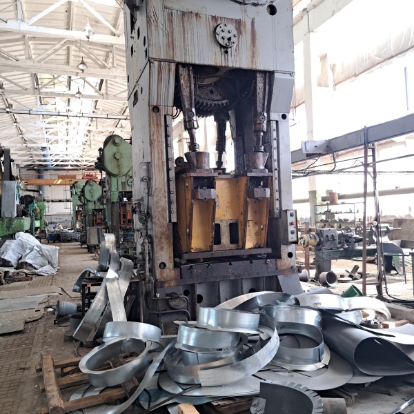 Осуществляем продажу листоштамповочного пресса двойного действия Erfurt PKnT 315/1400