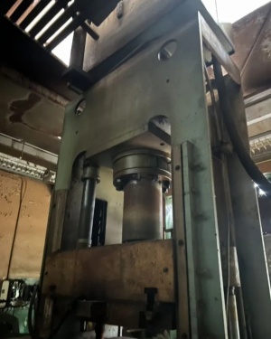 Продаём гидравлический пресс для пластмасс модели ДГ2432 (160 тн усилия, аналог ДБ2432, ПД476)