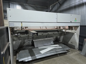 LVD MVS 31/6 ножницы гильотинные гидравлические с ЧПУ 6х3100 мм