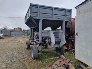 Питатель на прицепе 6-7 кубов