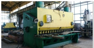 листовые гильотинные гидравлические ножницы Jelsingrad MVS 3100/25 (Югославия)