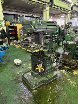 Широкоуниверсальный фрезерный станок, 676 Иркутский станкостроительный завод