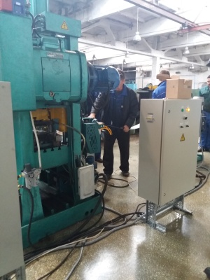 линию штамповки на базе кривошипного пресс КЕ2130А