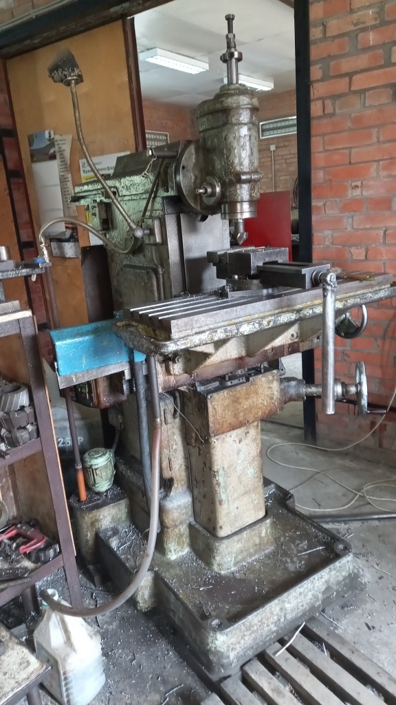 станок фрезерный 675