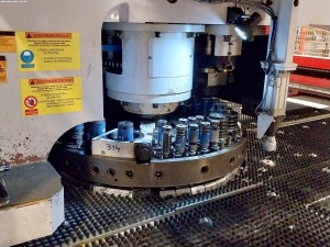 Револьверный координатно-пробивной пресс YAWEI NISSHINBO HPI 3048