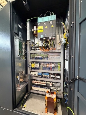 3-осевой вертикальный обрабатывающий центр HURON VX8 DNU