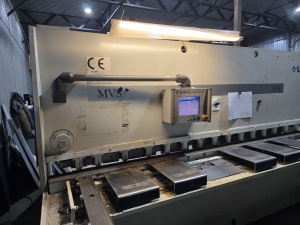 LVD MVS 31/6 ножницы гильотинные гидравлические с ЧПУ 6х3100 мм