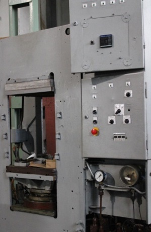 Пресс вулканизационный 250-600 4Э