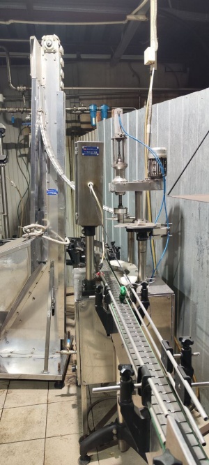 Угловой ленточный транспортер из нержавеющей стали для подачи и перемещения продукции на производственных линиях