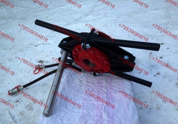 установка для закручивания винтовых свай фирмы Торсион