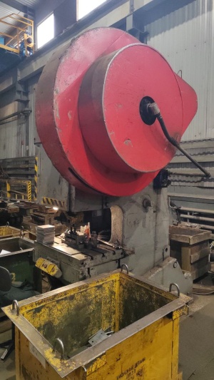 Предлагаем к продаже кривошипный механический пресс КЕ2130, усилие 100 тонн, 2006 года выпуска