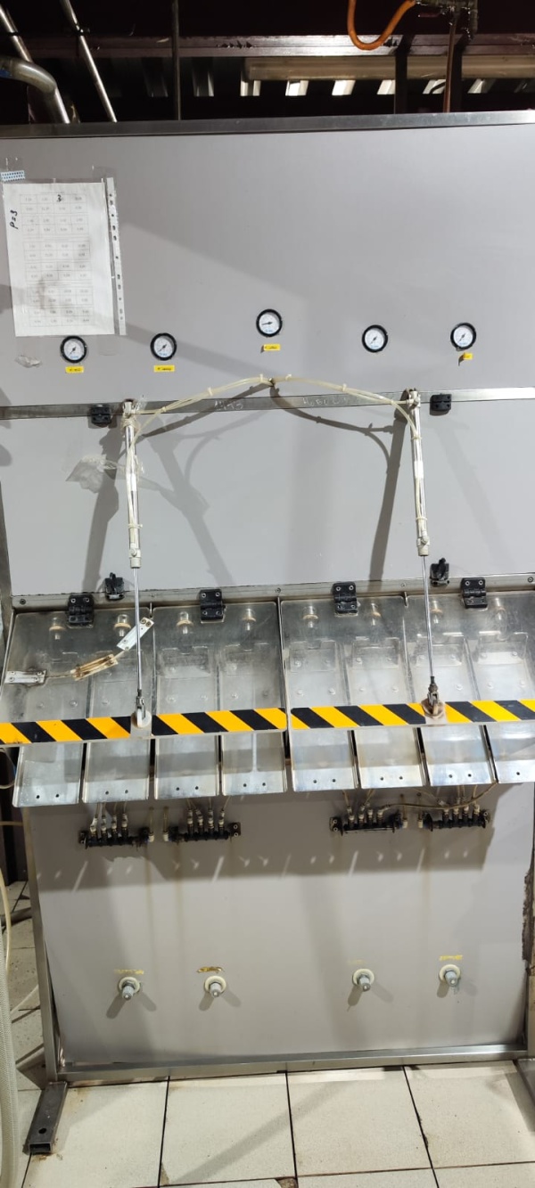 МР-1/8 (изобарический) — полуавтомат розлива 8 разливочных головок, до 1200 бут./час