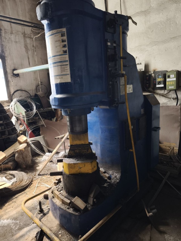Осуществляем продажу ковочного пневматического молота МА4132 (масса падающей части 160 кг), 2018 года выпуска
