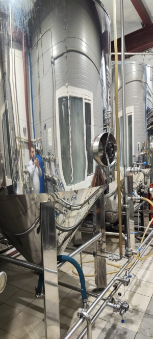 Цилиндро-конический бродильный аппарат (ЦКТ) объёмом 3600 литров, изготовленный из нержавеющей стали, с двумя контурами охлаждения