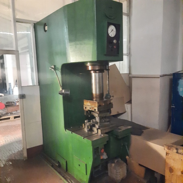 Продаётся пресс гидравлический П6330 (100 тн усилия) в рабочем состоянии