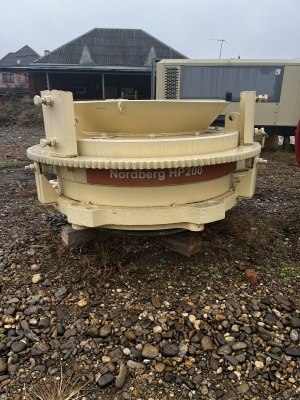 Дробилка конусная, гидравлическая Модель : HP-200