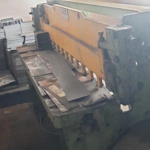 гильотинные ножницы НК3418 – 6Х2000 в рабочем состоянии