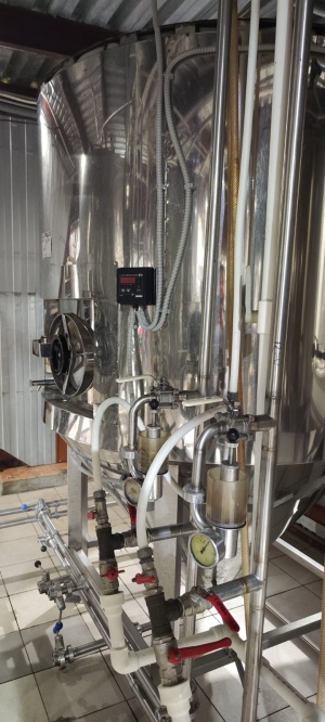 Цилиндро-конический бродильный аппарат (ЦКТ) объёмом 2200 литров, изготовленный из нержавеющей стали, с двумя контурами охлаждения