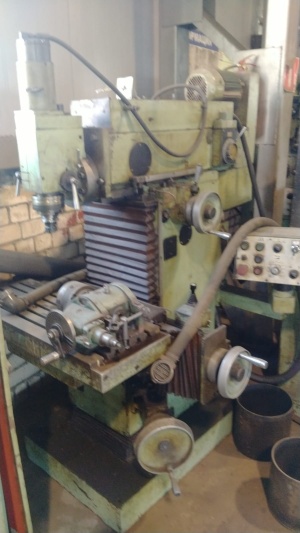 универсально-фрезерный станок 67к25