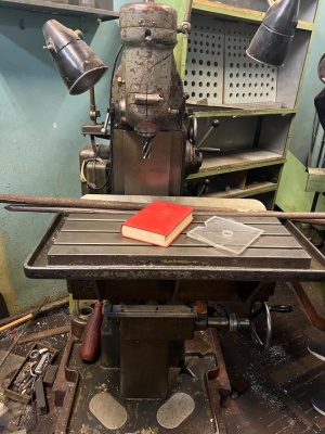 Продаётся универсально-фрезерный станок 676 в рабочем состоянии