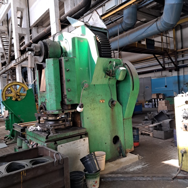 Продаётся эксцентриковый пресс LE250C в рабочем состоянии