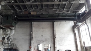 Мостовой кран в рабочем состоянии, грузоподъемность 5 тонн