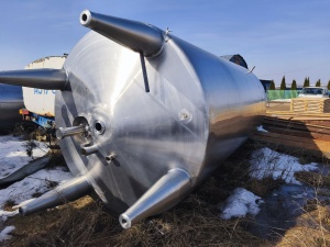 вертикальный технологический резервуар (реактор) из нержавеющей стали объёмом 14000 л. с рубашкой