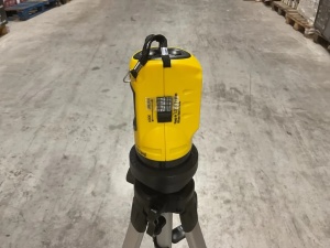 Кросс-линейный лазерный нивелир Benson модель 012689