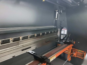 Гидравлический листогибочный пресс IRONMAC HPB-C 170/3200, как новый