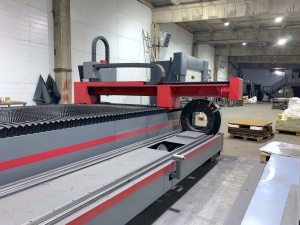 Оптоволоконная лазерная установка с модулем для обработки труб KMT 3015 LX-3000W