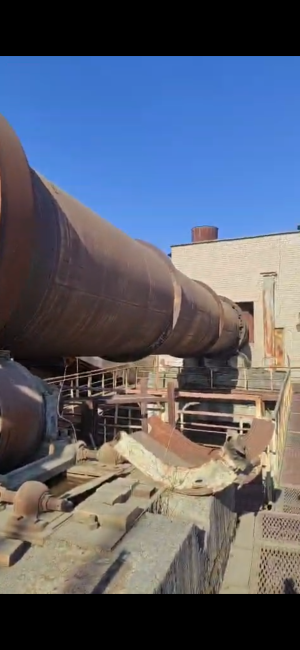 Промышленная вращающаяся печь (или барабанная сушилка)